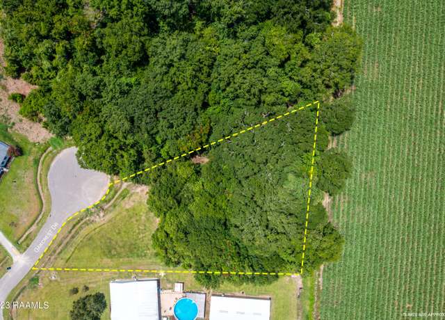 Property at 909 Oakcrest Dr, New Iberia, LA 70563