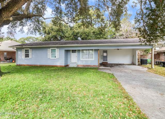 Property at 172 Eckart Dr, New Iberia, LA 70560, 3 beds, 2 baths