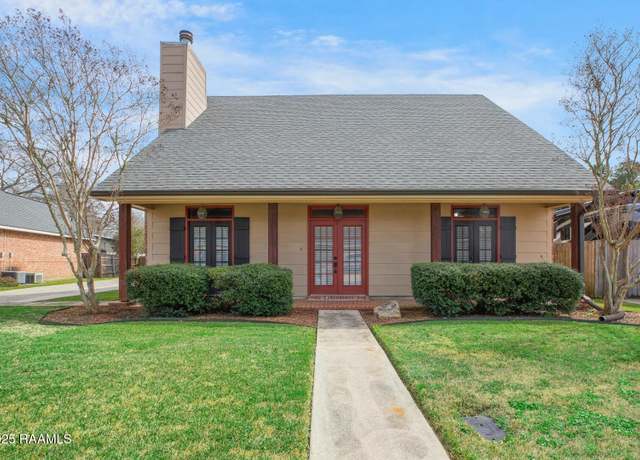 Property at 212 Fern Holw, Youngsville, LA 70592, 4 beds, 3 baths