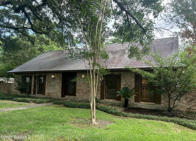 Property at 421 Lippi Blvd, Lafayette, LA 70508, 5 beds, 3.5 baths