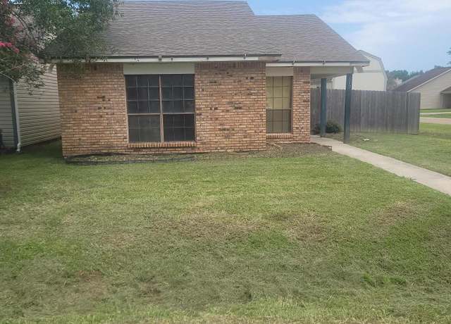 Property at 117 Luna St, Lafayette, LA 70506, 3 beds, 2 baths