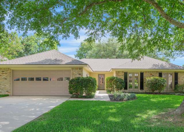Property at 304 Bellevue Plantation Rd, Lafayette, LA 70503, 3 beds, 2 baths