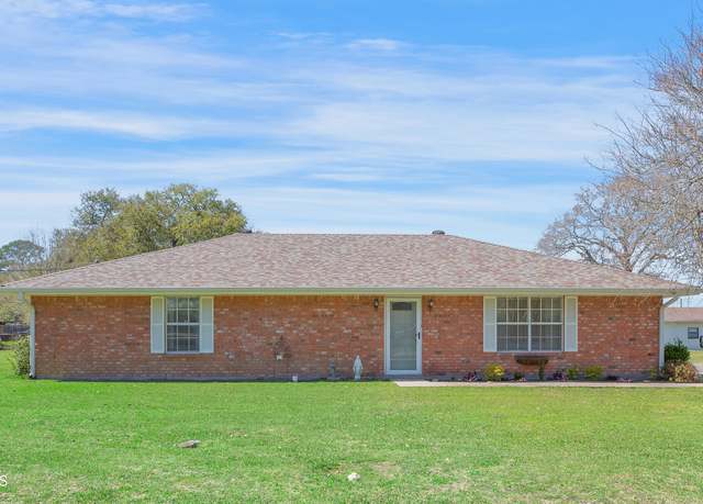 Property at 205 Belair Dr, New Iberia, LA 70563, 3 beds, 2 baths