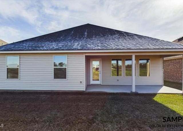 Property at 1514 Highland Dr, New Iberia, LA 70560, 4 beds, 2 baths