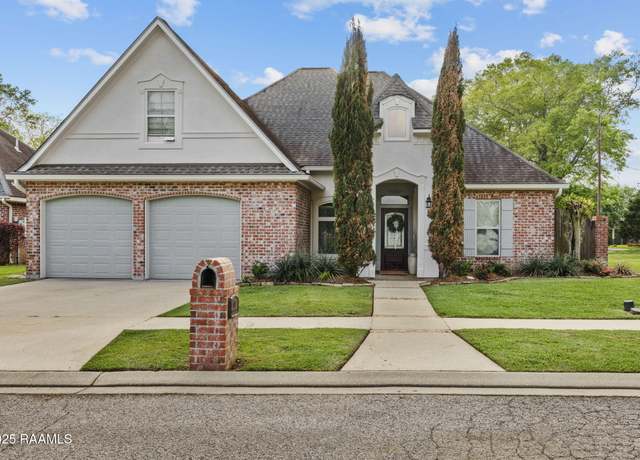 Property at 100 Moss Creek Dr, Lafayette, LA 70508, 4 beds, 3.5 baths