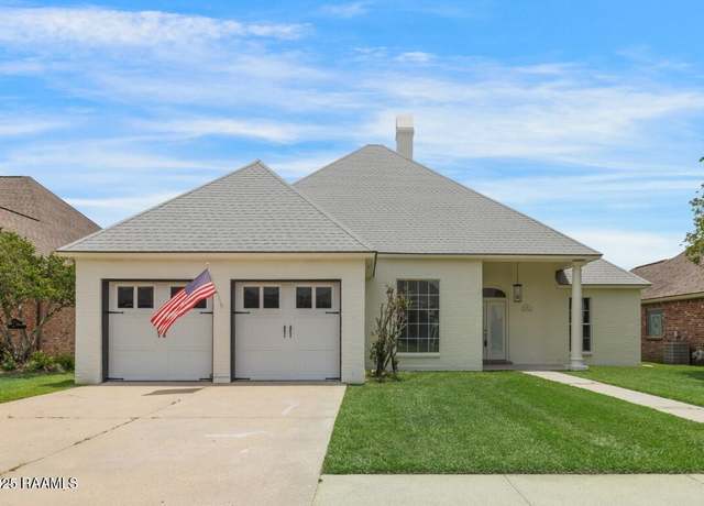 Property at 102 Bon Ami Dr, Lafayette, LA 70506, 3 beds, 2.5 baths