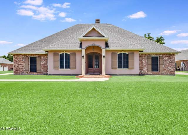 Property at 605 Terrell Ct, New Iberia, LA 70563, 3 beds, 3 baths