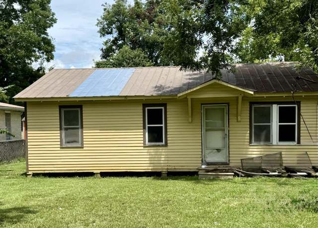 Property at 810 Ballard St, Opelousas, LA 70570, 3 beds, 1 bath