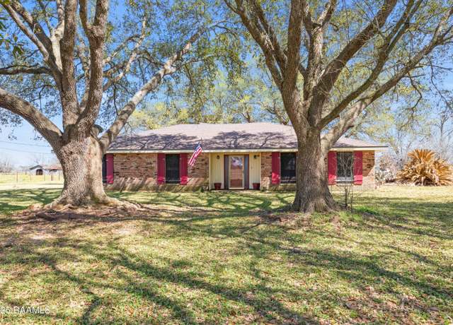 Property at 9805 North Rd, Abbeville, LA 70510, 3 beds, 2 baths