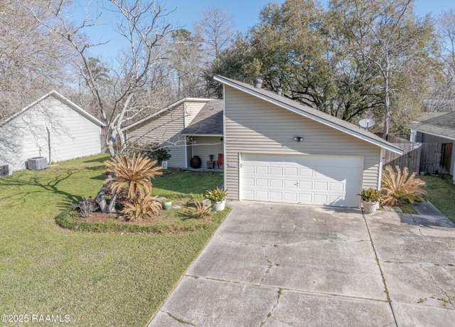 Property at 15951 Woodlawn Acres Ave, Baton Rouge, LA 70817, 3 beds, 2 baths