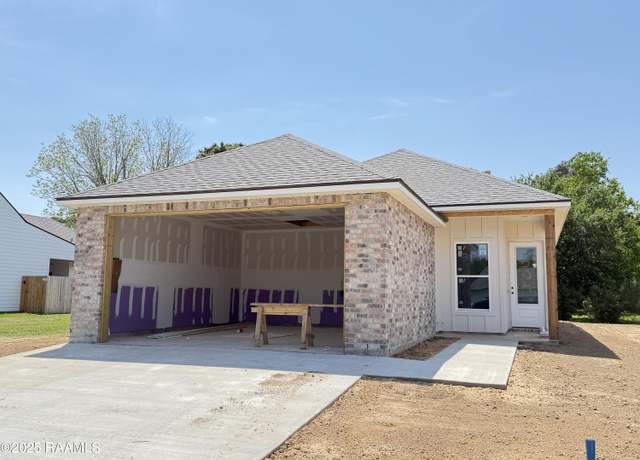 Property at 101 Fig St, Lafayette, LA 70506, 3 beds, 2 baths