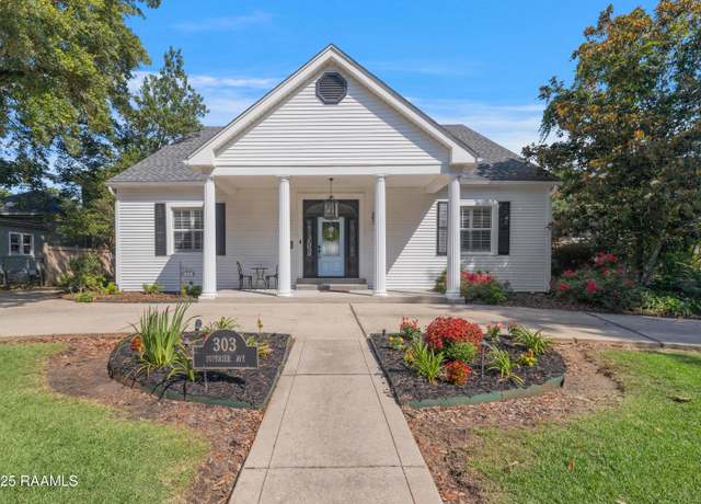 Property at 303 Duperier Ave, New Iberia, LA 70563, 4 beds, 3.5 baths