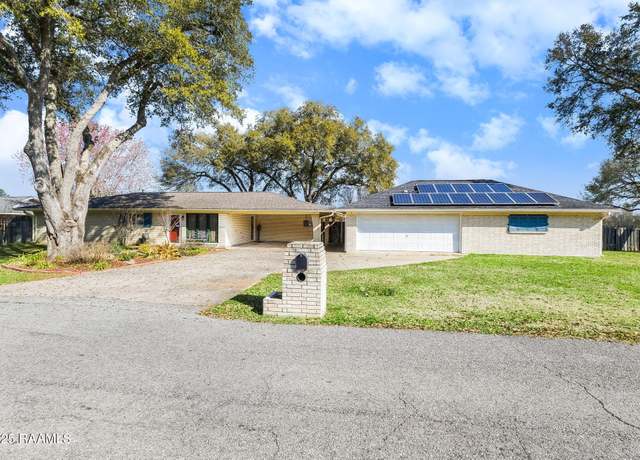 Property at 805 E F St, Rayne, LA 70578, 3 beds, 2 baths