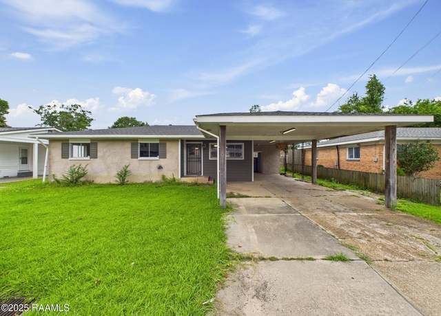 Property at 129 Mimosa Pl, Lafayette, LA 70506, 3 beds, 2 baths