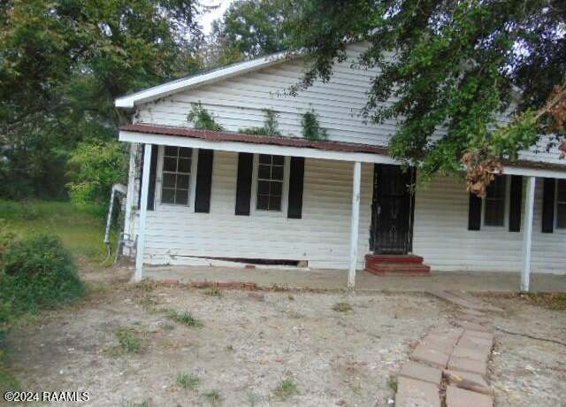 Property at 722 Ann St, New Iberia, LA 70560, 2 beds, 2 baths