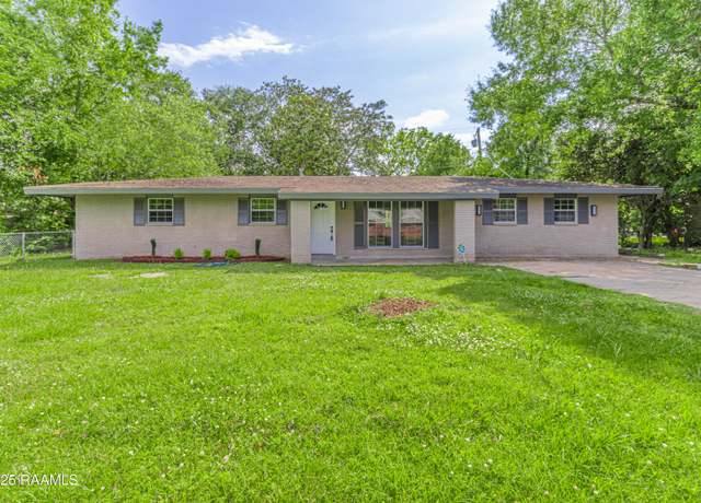 Property at 312 Kim Dr, Lafayette, LA 70503, 3 beds, 2 baths