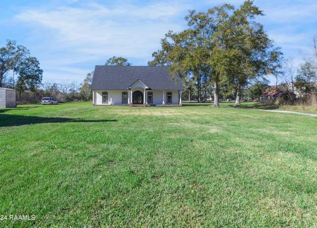 Property at 1000 Broussard Rd, St. Martinville, LA 70582, 3 beds, 2 baths