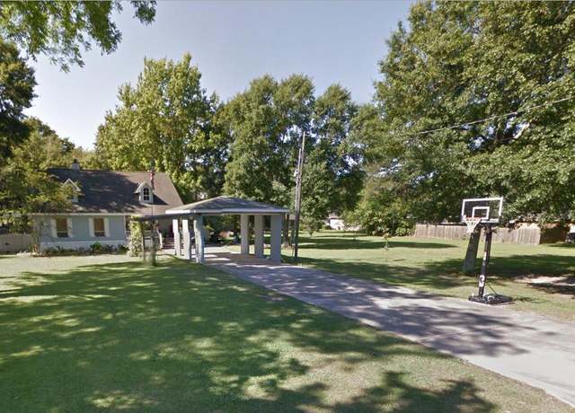 Property at 500 Parklane Rd, Lafayette, LA 70507, 3 beds, 3 baths