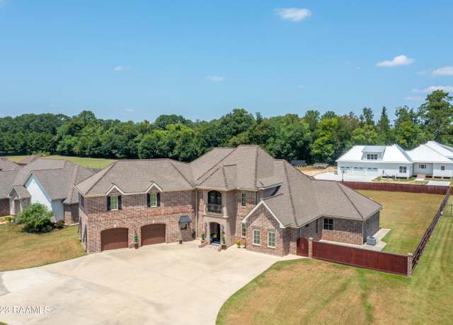 Property at 102 Ideal St, Lafayette, LA 70507, 3 beds, 3.5 baths