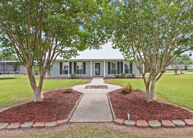 Property at 1004 Borel Rd, St. Martinville, LA 70582, 3 beds, 2 baths