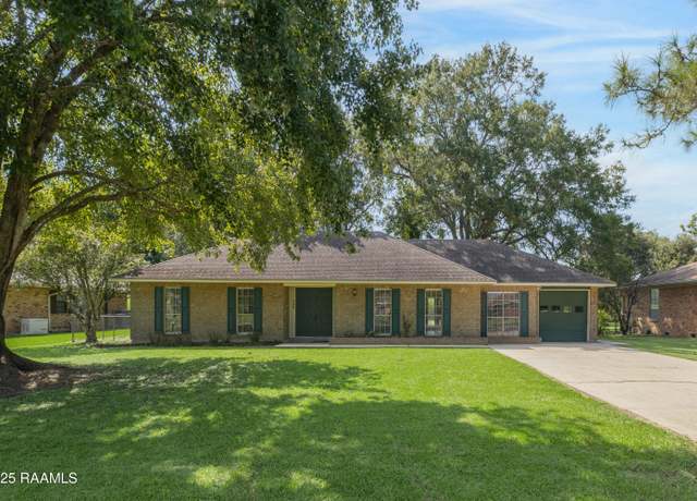 Property at 408 Estate Dr, New Iberia, LA 70563, 3 beds, 3 baths