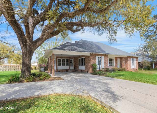 Property at 109 Burdin St, St. Martinville, LA 70582, 4 beds, 3.5 baths