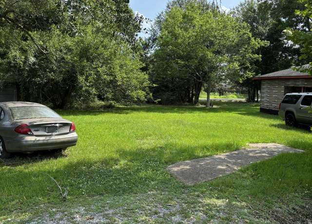 Property at 1110 W Peach St, Ville Platte, LA 70586