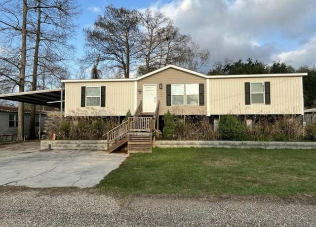 Property at 1041 Jean Lafitte St, Breaux Bridge, LA 70517, 3 beds, 2 baths