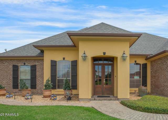 Property at 102 Gaslight Ln, Youngsville, LA 70592, 3 beds, 2 baths