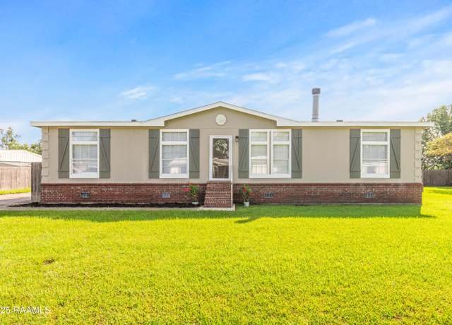 Property at 1011 Florence Dr, Breaux Bridge, LA 70517, 3 beds, 2 baths