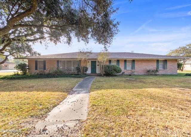 Property at 405 W 14th St, Crowley, LA 70526, 4 beds, 2.5 baths