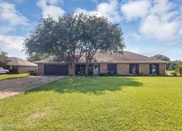 Property at 302 Willow Wood Dr, New Iberia, LA 70563, 4 beds, 2.5 baths
