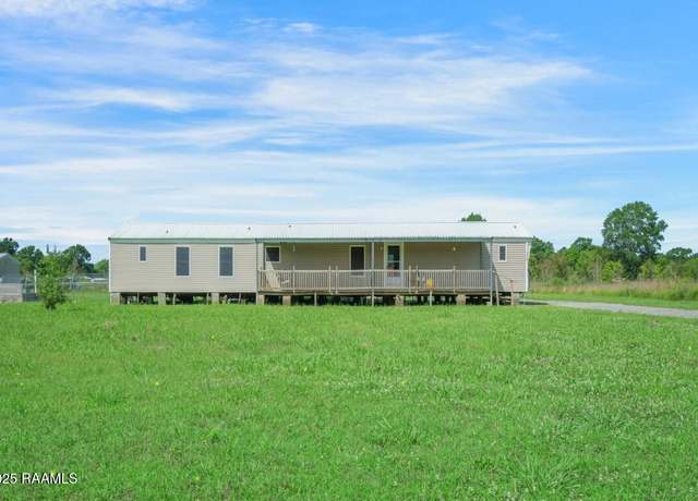 Property at 177 Lynn Robin Rd, Arnaudville, LA 70512, 3 beds, 2 baths