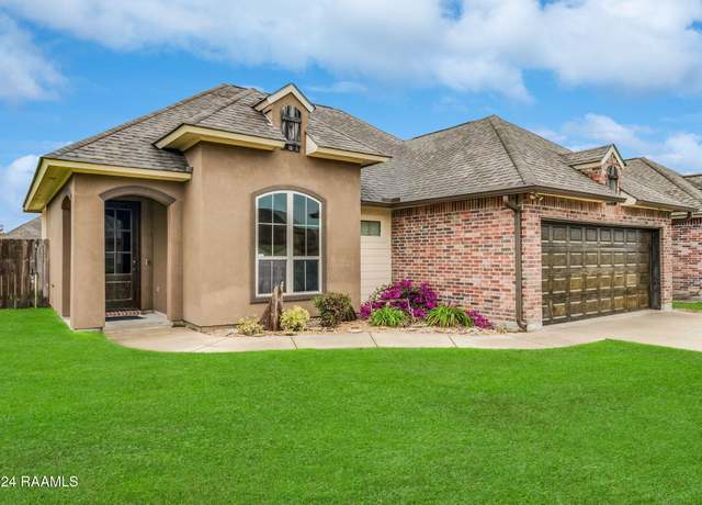 Property at 205 Hill Ridge Dr, Youngsville, LA 70592, 3 beds, 2 baths