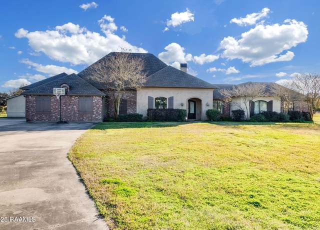 Property at 1319 W Gloria Switch Rd, Carencro, LA 70520, 5 beds, 4 baths