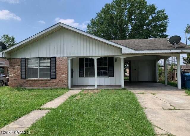 Property at 607 Churchill Dr, Lafayette, LA 70506, 3 beds, 2 baths