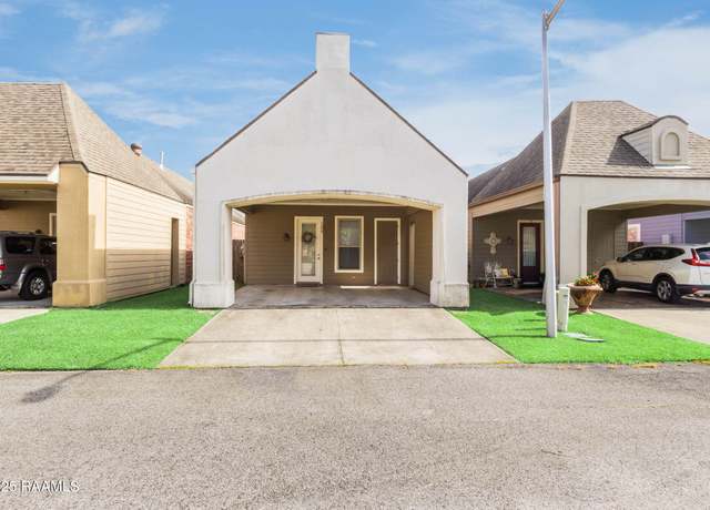 Property at 109 Destin Dr, Lafayette, LA 70506, 2 beds, 2 baths