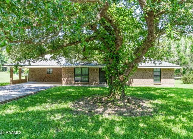 Property at 325 Rue Carnot, Carencro, LA 70520, 3 beds, 2 baths