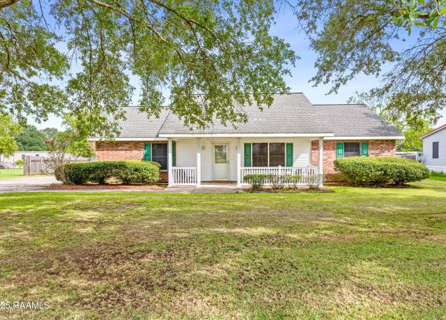 Property at 1054 Hebert Ave, Breaux Bridge, LA 70517, 3 beds, 2 baths