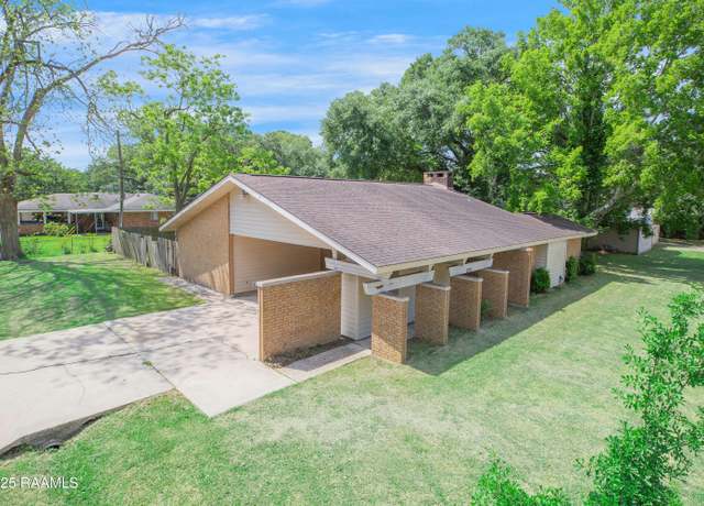 Property at 2501 W Congress St, Lafayette, LA 70506, 3 beds, 2 baths