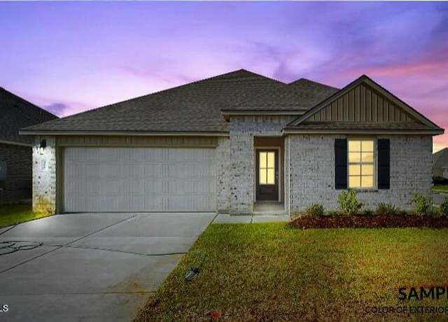 Property at 1516 Highland Dr, New Iberia, LA 70560, 5 beds, 3 baths