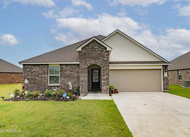 Property at 1715 Highland Dr, New Iberia, LA 70560, 4 beds, 2 baths