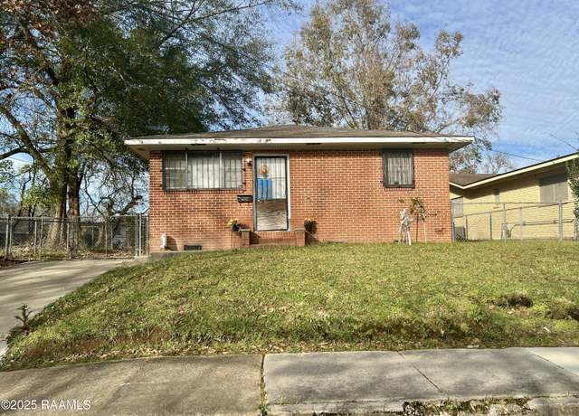 Property at 633 E Laurent St, Opelousas, LA 70570, 3 beds, 2 baths