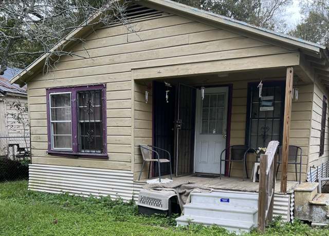 Property at 1112 Story St, Opelousas, LA 70570, 3 beds, 1 bath