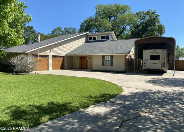 Property at 1075 Melancon Dr, Breaux Bridge, LA 70517, 3 beds, 2 baths