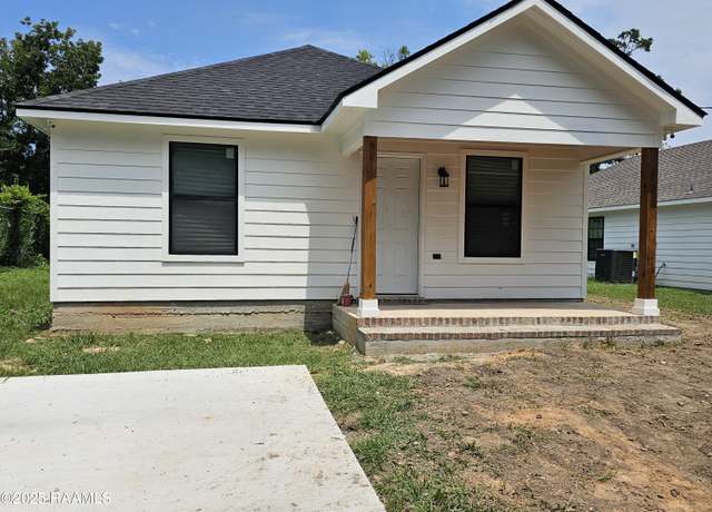 Property at 1422 Pujo Ave, Opelousas, LA 70570, 3 beds, 2 baths