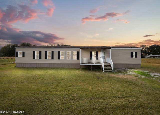Property at 1062 Gold Street St, Ville Platte, LA 70586, 3 beds, 2 baths