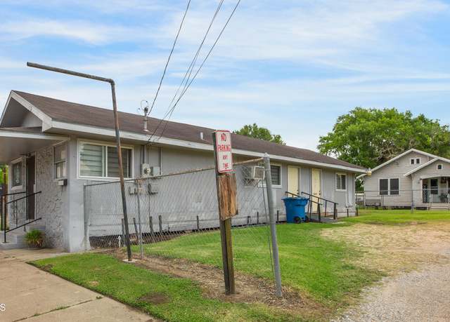 Property at 709 1/2 & 711 S Main St, St. Martinville, LA 70582, 3 beds, 1 bath