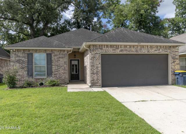 Property at 207 Moss Bluff Dr, Lafayette, LA 70507, 3 beds, 2 baths