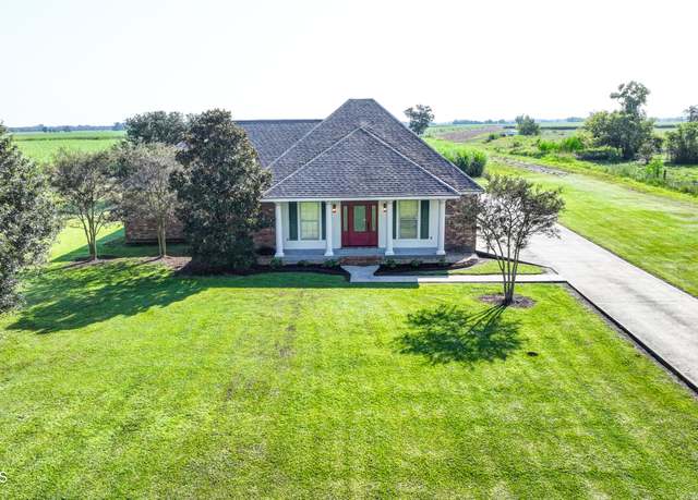 Property at 1287 Loreauville Hwy, St. Martinville, LA 70582, 4 beds, 2 baths